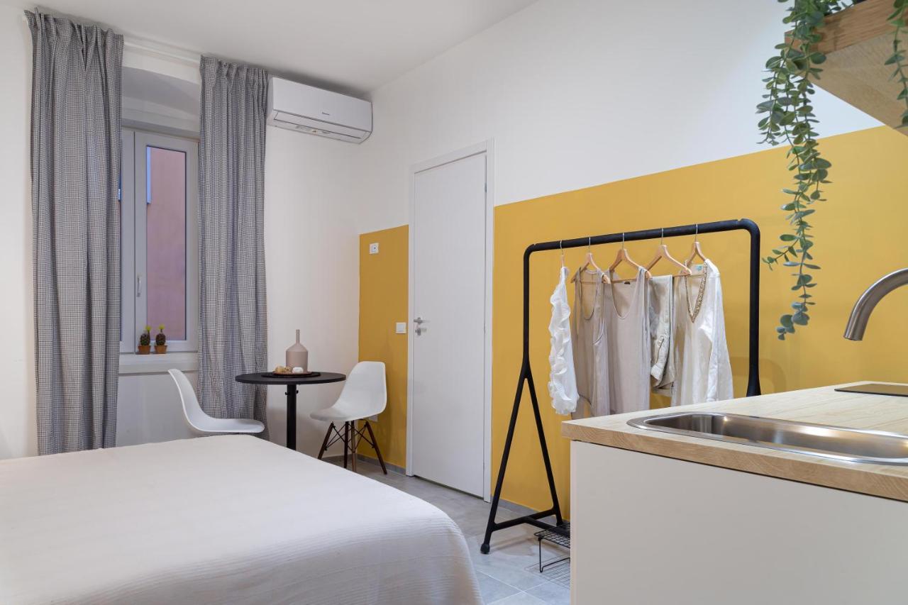 Tiny Cozy Studio In The City Center Trieste Bagian luar foto